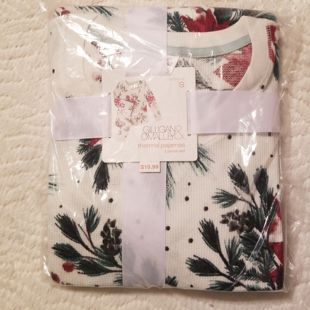 NWT. Womens thermal 2 piece pajama set.